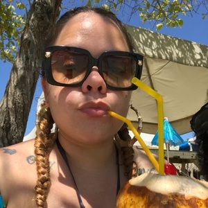 Meet your Posher, Estefania